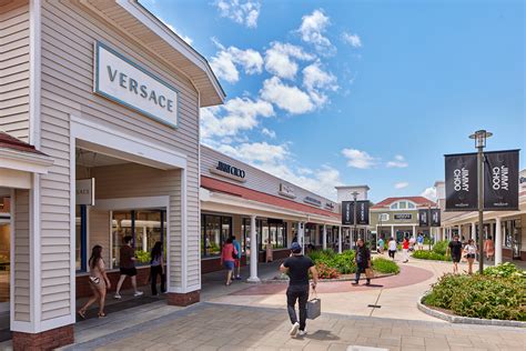 wrentham village premium outlets ma.